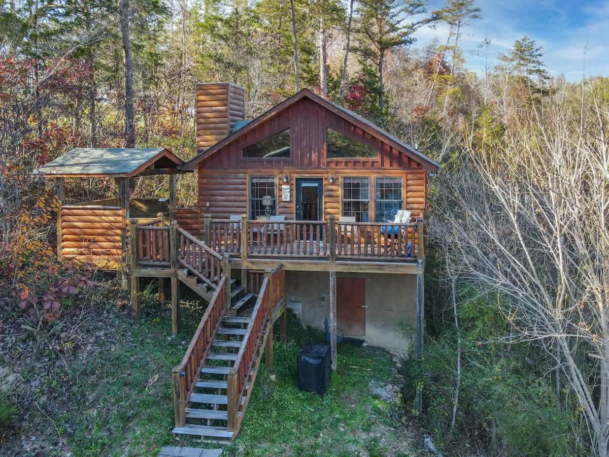 Secluded Cabin Near Smoky Mountains. Hot Tub! Honeymoon! Sevierville Exterior photo